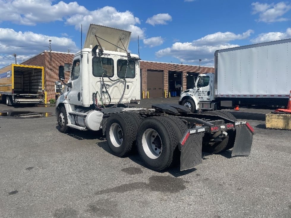 Day Cab Tractor-Heavy Duty Tractors-Freightliner-2019-Cascadia 12564ST-Kearny-NJ-244,110\n\t\tmiles-$ 53,750 - Image 5