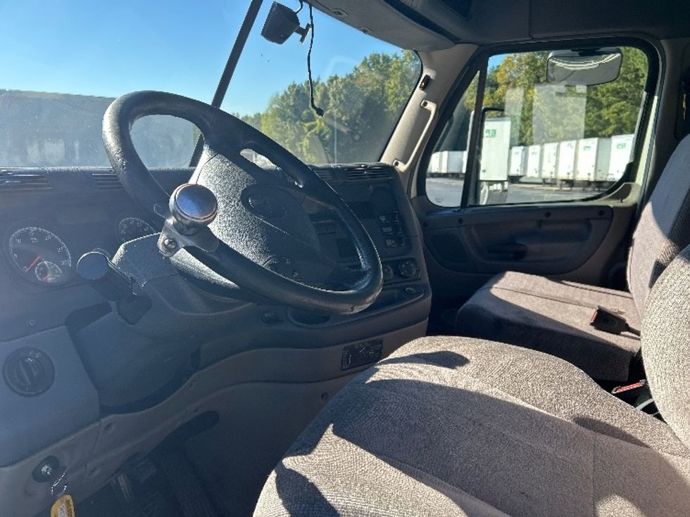 Day Cab Tractor-Heavy Duty Tractors-Freightliner-2019-Cascadia 12564ST-Kennesaw-GA-417,811\n\t\tmiles-$ 39,000 - Image 10