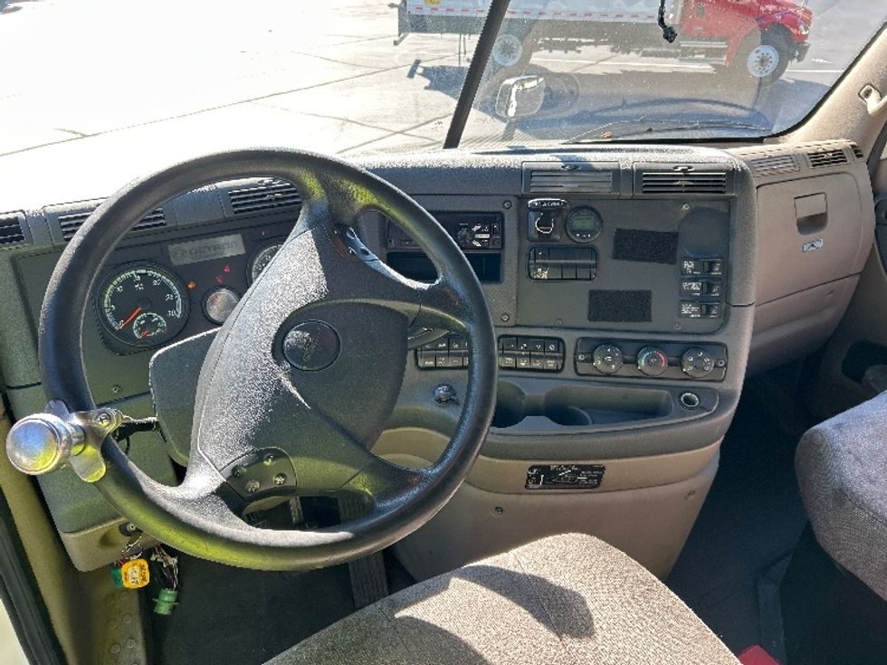 Day Cab Tractor-Heavy Duty Tractors-Freightliner-2019-Cascadia 12564ST-Kennesaw-GA-417,811\n\t\tmiles-$ 39,000 - Image 11