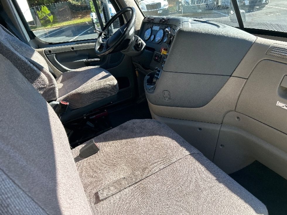 Day Cab Tractor-Heavy Duty Tractors-Freightliner-2019-Cascadia 12564ST-Kennesaw-GA-417,811\n\t\tmiles-$ 39,000 - Image 14