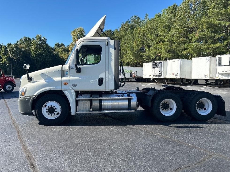 Day Cab Tractor-Heavy Duty Tractors-Freightliner-2019-Cascadia 12564ST-Kennesaw-GA-417,811\n\t\tmiles-$ 39,000 - Image 4