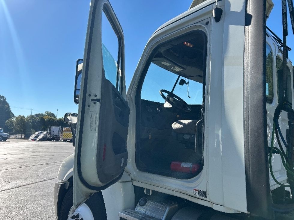Day Cab Tractor-Heavy Duty Tractors-Freightliner-2019-Cascadia 12564ST-Kennesaw-GA-417,811\n\t\tmiles-$ 39,000 - Image 9