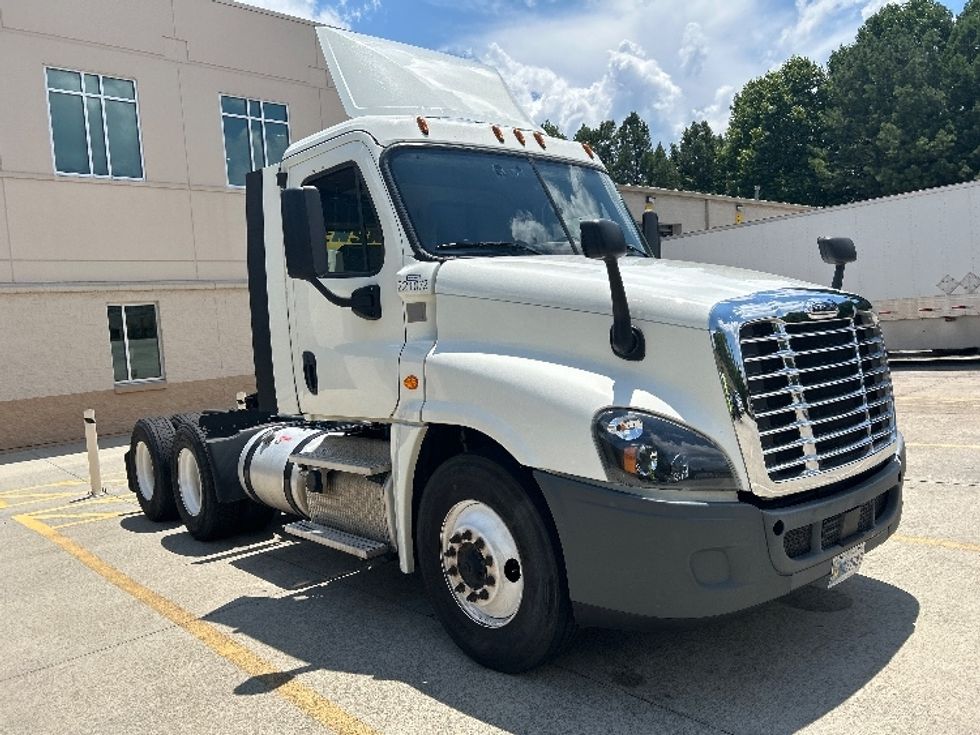 Day Cab Tractor-Heavy Duty Tractors-Freightliner-2019-Cascadia 12564ST-Kennesaw-GA-455,943\n\t\tmiles-$ 36,250 - Image 1