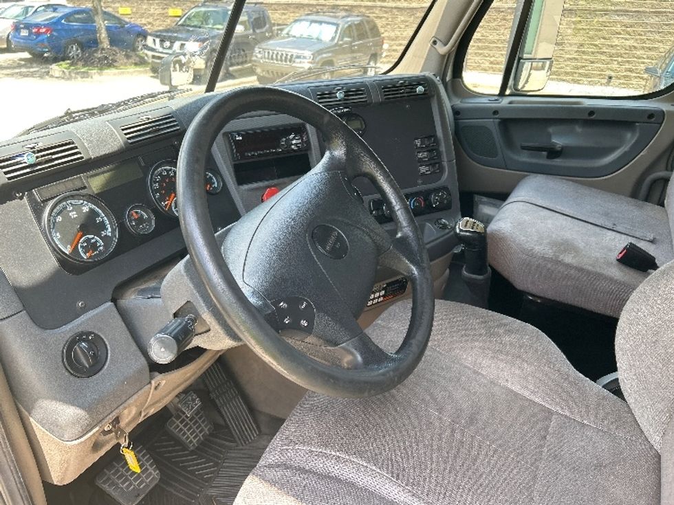 Day Cab Tractor-Heavy Duty Tractors-Freightliner-2019-Cascadia 12564ST-Kennesaw-GA-455,943\n\t\tmiles-$ 36,250 - Image 10