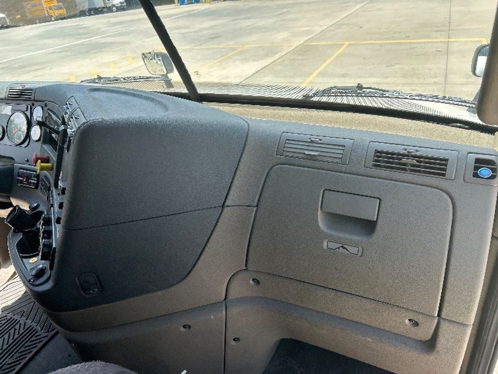 Day Cab Tractor-Heavy Duty Tractors-Freightliner-2019-Cascadia 12564ST-Kennesaw-GA-455,943\n\t\tmiles-$ 36,250 - Image 13