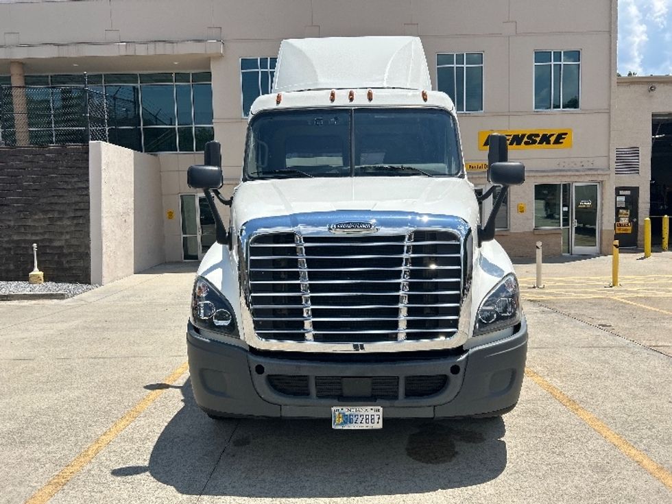 Day Cab Tractor-Heavy Duty Tractors-Freightliner-2019-Cascadia 12564ST-Kennesaw-GA-455,943\n\t\tmiles-$ 36,250 - Image 2