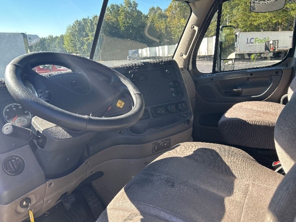 Day Cab Tractor-Heavy Duty Tractors-Freightliner-2019-Cascadia 12564ST-Kennesaw-GA-482,285\n\t\tmiles-$ 35,000 - Image 10