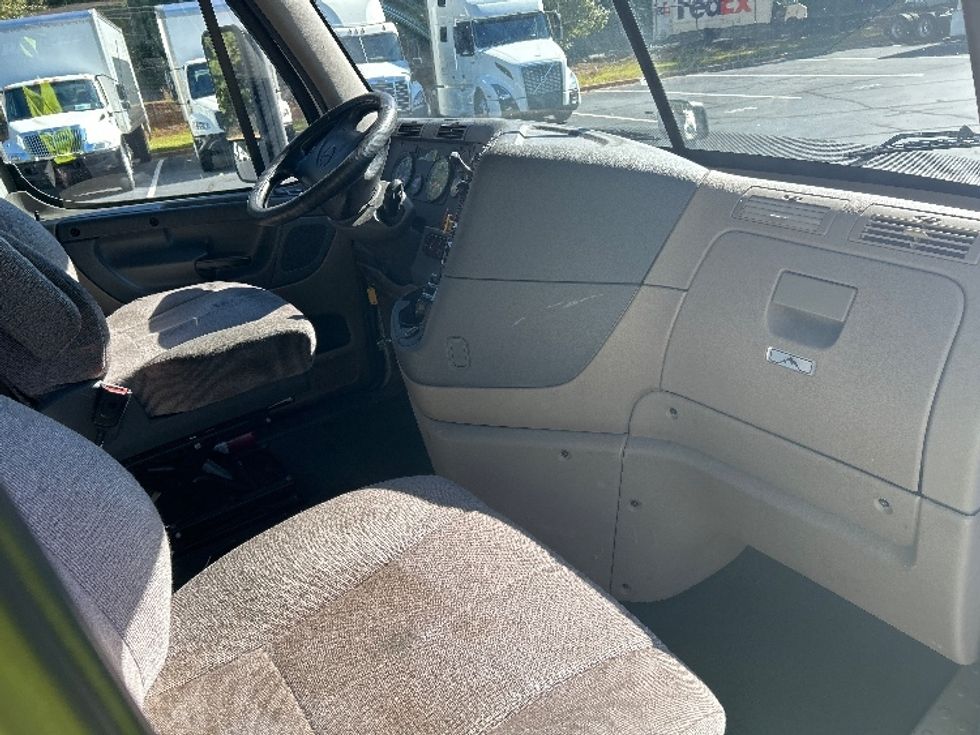 Day Cab Tractor-Heavy Duty Tractors-Freightliner-2019-Cascadia 12564ST-Kennesaw-GA-482,285\n\t\tmiles-$ 35,000 - Image 14