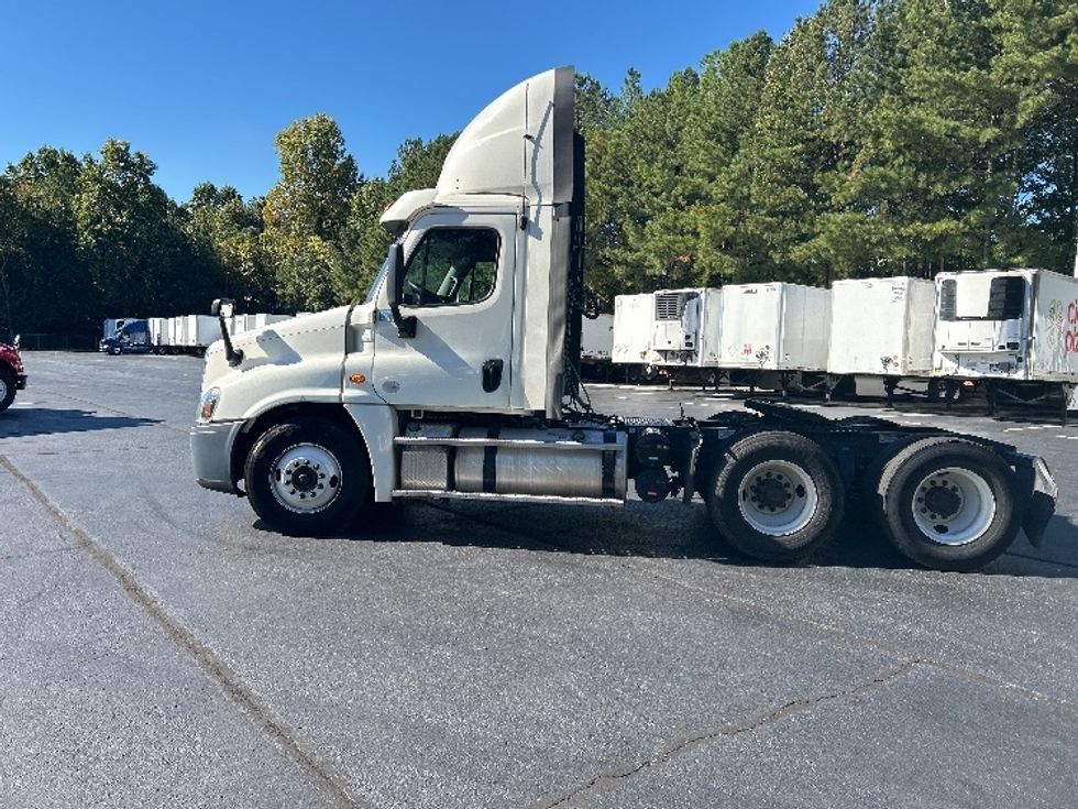 Day Cab Tractor-Heavy Duty Tractors-Freightliner-2019-Cascadia 12564ST-Kennesaw-GA-482,285\n\t\tmiles-$ 35,000 - Image 4