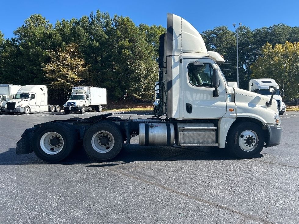Day Cab Tractor-Heavy Duty Tractors-Freightliner-2019-Cascadia 12564ST-Kennesaw-GA-482,285\n\t\tmiles-$ 35,000 - Image 8