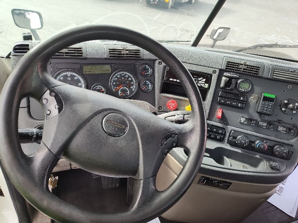 Day Cab Tractor-Heavy Duty Tractors-Freightliner-2019-Cascadia 12564ST-Kent-WA-460,875\n\t\tmiles-$ 34,500 - Image 11