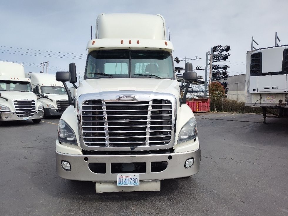 Day Cab Tractor-Heavy Duty Tractors-Freightliner-2019-Cascadia 12564ST-Kent-WA-460,875\n\t\tmiles-$ 34,500 - Image 2