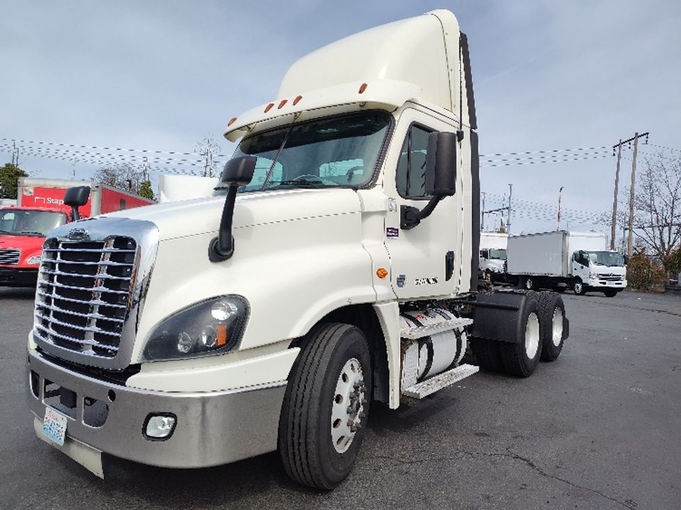 Day Cab Tractor-Heavy Duty Tractors-Freightliner-2019-Cascadia 12564ST-Kent-WA-460,875\n\t\tmiles-$ 34,500 - Image 3