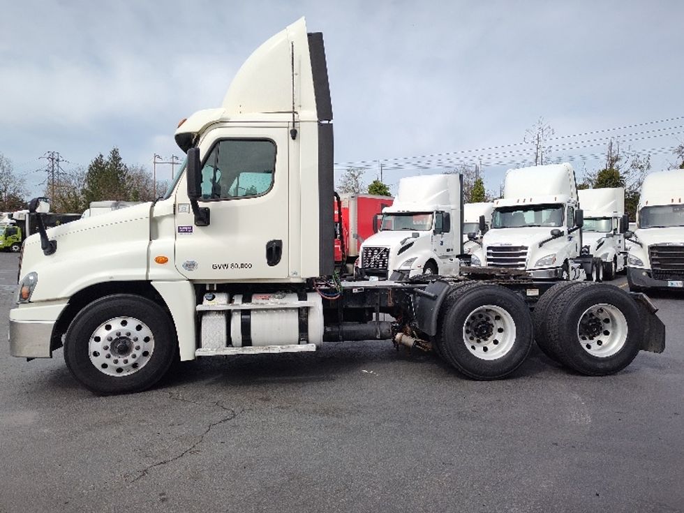 Day Cab Tractor-Heavy Duty Tractors-Freightliner-2019-Cascadia 12564ST-Kent-WA-460,875\n\t\tmiles-$ 34,500 - Image 4