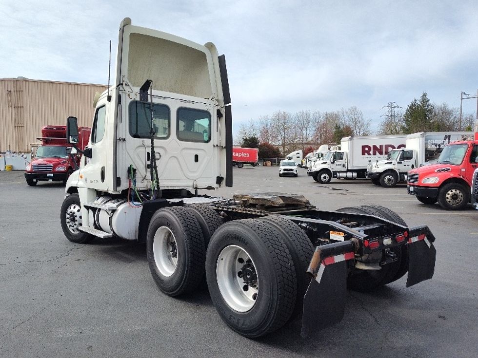 Day Cab Tractor-Heavy Duty Tractors-Freightliner-2019-Cascadia 12564ST-Kent-WA-460,875\n\t\tmiles-$ 34,500 - Image 5