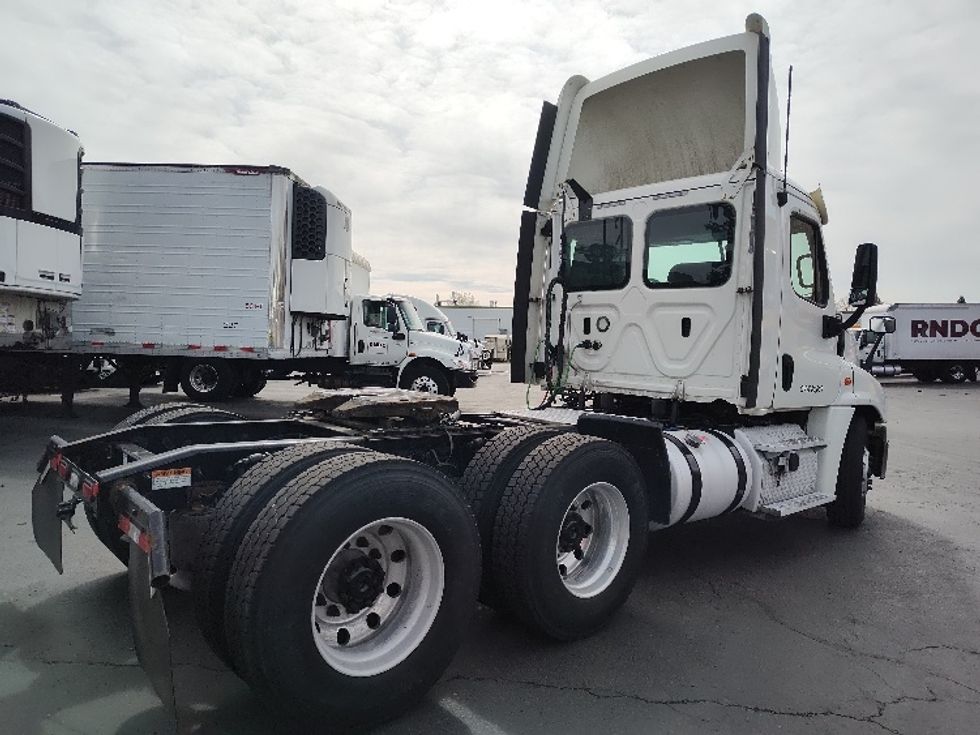 Day Cab Tractor-Heavy Duty Tractors-Freightliner-2019-Cascadia 12564ST-Kent-WA-460,875\n\t\tmiles-$ 34,500 - Image 7