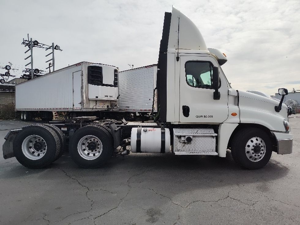 Day Cab Tractor-Heavy Duty Tractors-Freightliner-2019-Cascadia 12564ST-Kent-WA-460,875\n\t\tmiles-$ 34,500 - Image 8