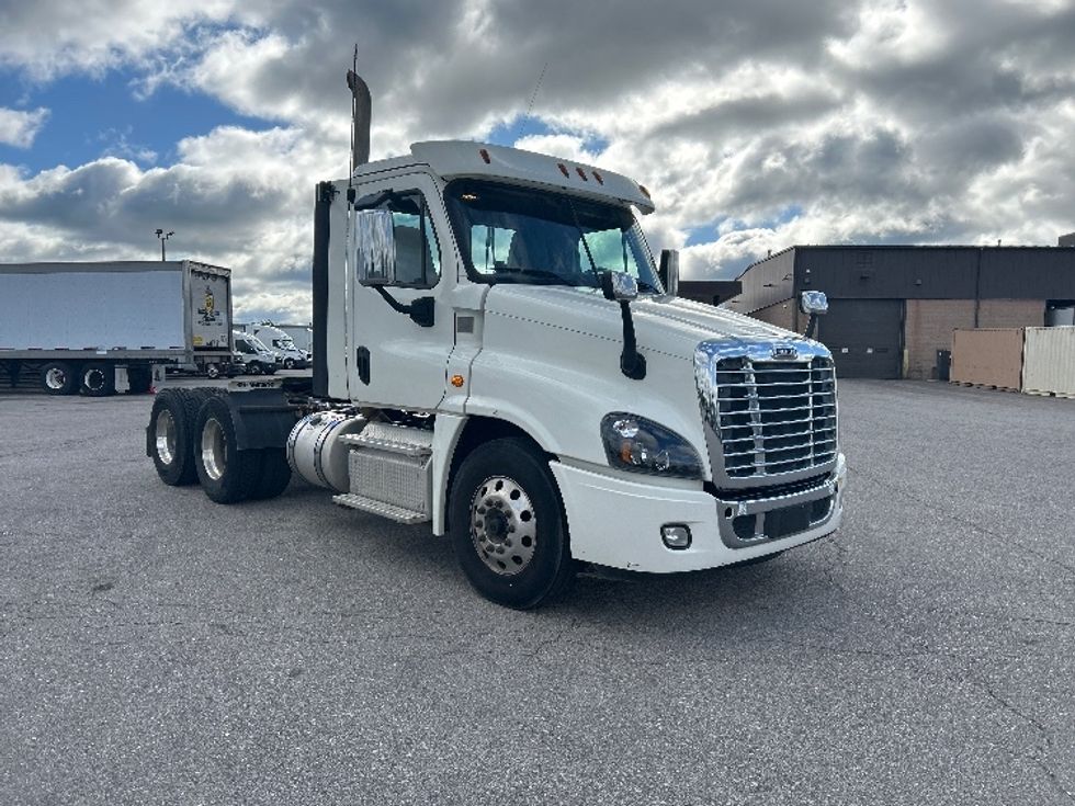 Day Cab Tractor-Heavy Duty Tractors-Freightliner-2019-Cascadia 12564ST-Kentwood-MI-161,904\n\t\tmiles-$ 52,750 - Image 1