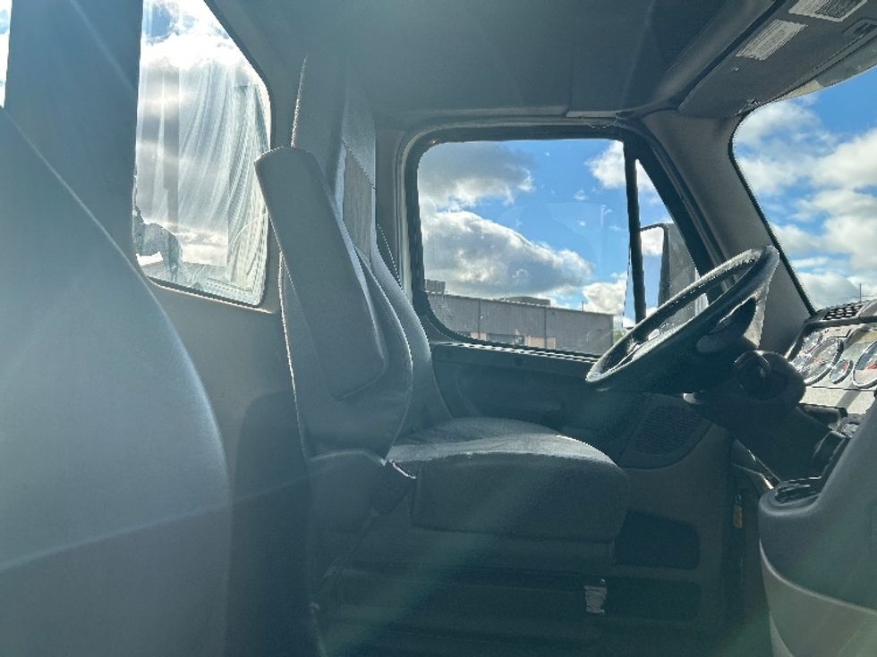 Day Cab Tractor-Heavy Duty Tractors-Freightliner-2019-Cascadia 12564ST-Kentwood-MI-161,904\n\t\tmiles-$ 52,750 - Image 14