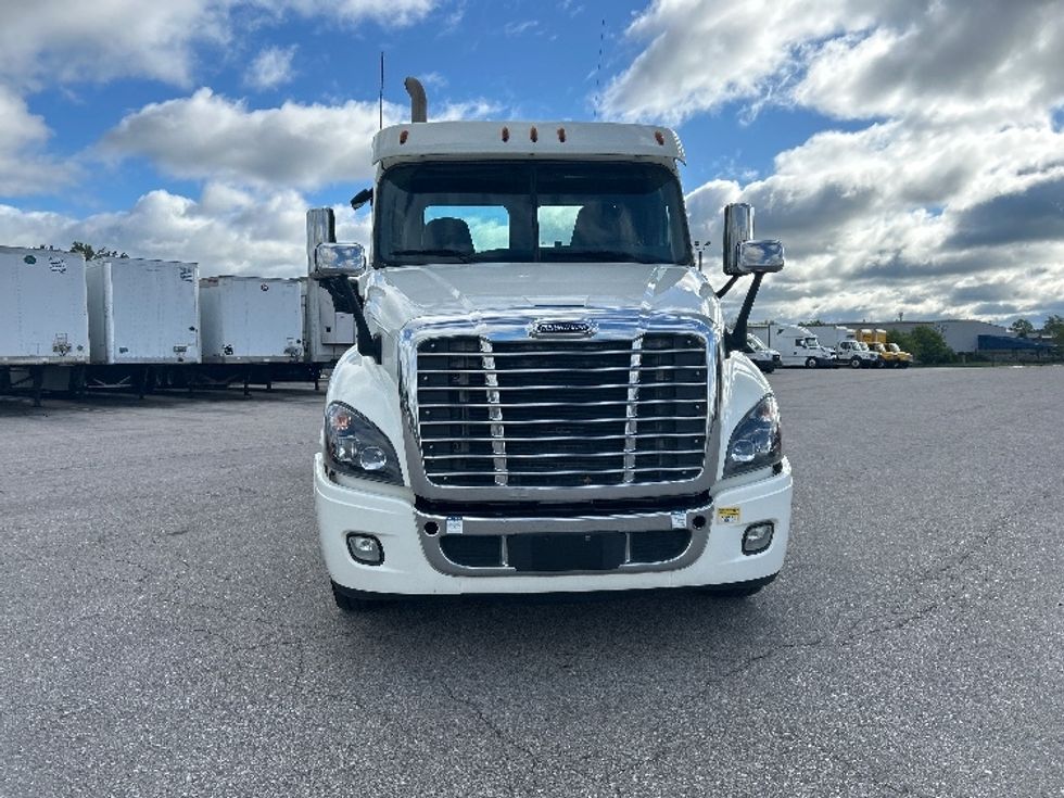 Day Cab Tractor-Heavy Duty Tractors-Freightliner-2019-Cascadia 12564ST-Kentwood-MI-161,904\n\t\tmiles-$ 52,750 - Image 2