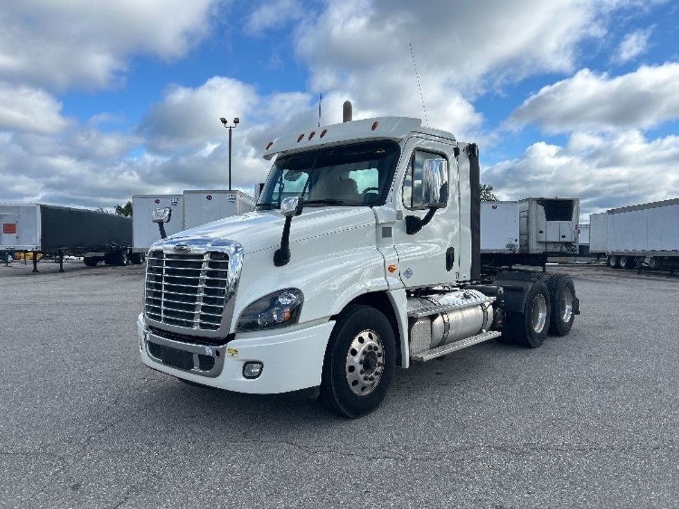 Day Cab Tractor-Heavy Duty Tractors-Freightliner-2019-Cascadia 12564ST-Kentwood-MI-161,904\n\t\tmiles-$ 52,750 - Image 3