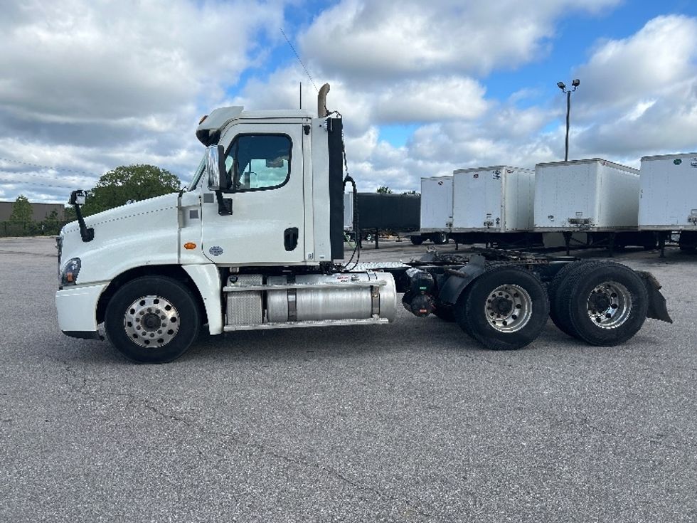 Day Cab Tractor-Heavy Duty Tractors-Freightliner-2019-Cascadia 12564ST-Kentwood-MI-161,904\n\t\tmiles-$ 52,750 - Image 4