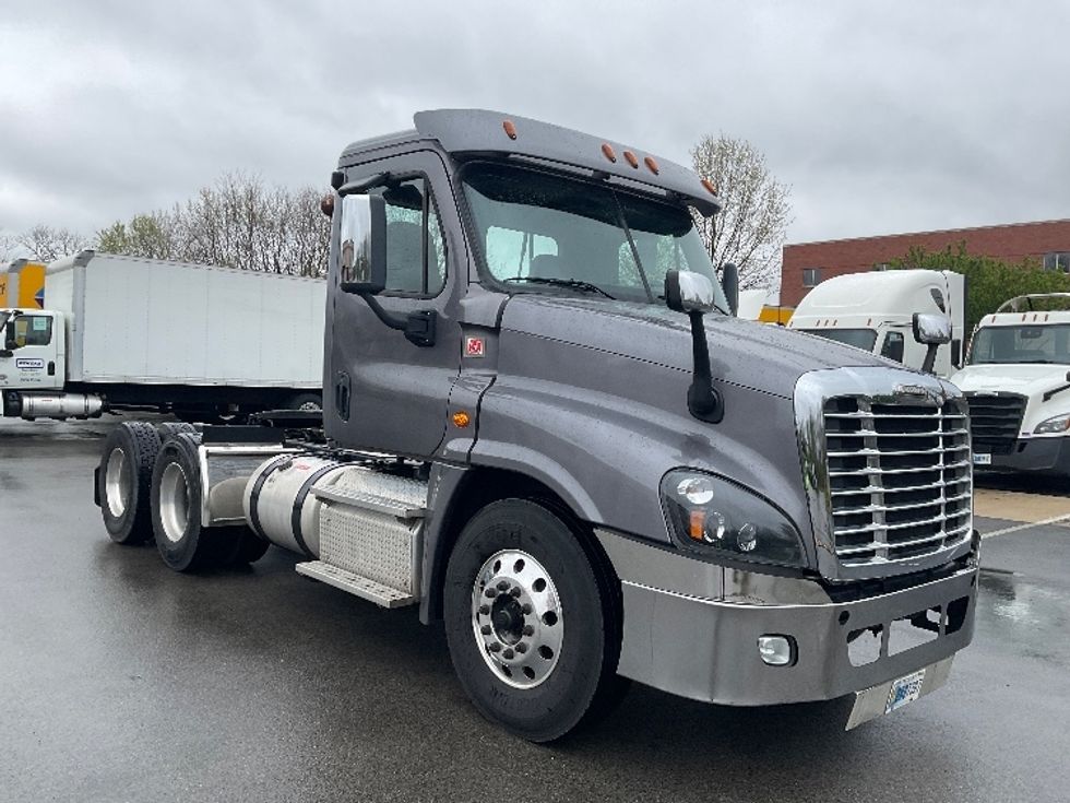 Day Cab Tractor-Heavy Duty Tractors-Freightliner-2019-Cascadia 12564ST-King Of Prussia-PA-142,700\n\t\tmiles-$ 53,000 - Image 1