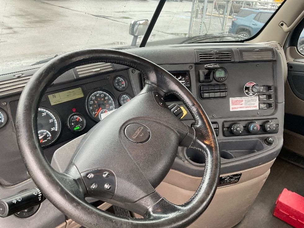 Day Cab Tractor-Heavy Duty Tractors-Freightliner-2019-Cascadia 12564ST-King Of Prussia-PA-142,700\n\t\tmiles-$ 53,000 - Image 10