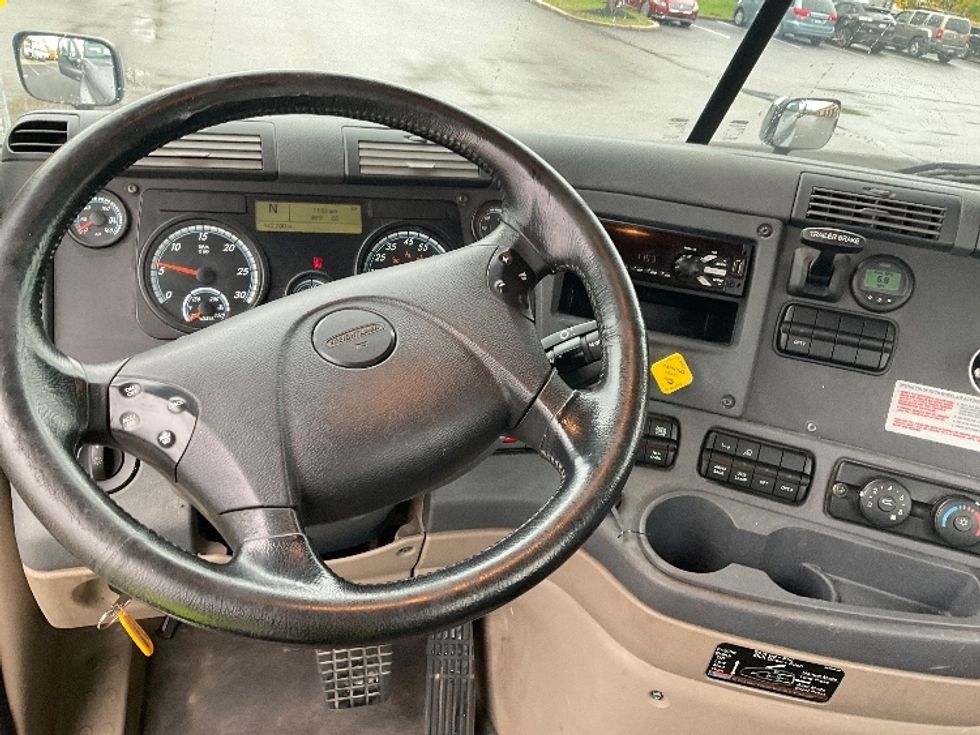 Day Cab Tractor-Heavy Duty Tractors-Freightliner-2019-Cascadia 12564ST-King Of Prussia-PA-142,700\n\t\tmiles-$ 53,000 - Image 11