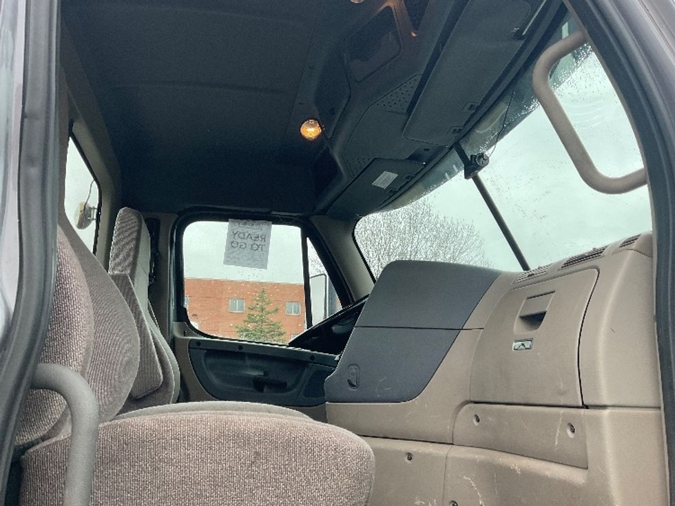 Day Cab Tractor-Heavy Duty Tractors-Freightliner-2019-Cascadia 12564ST-King Of Prussia-PA-142,700\n\t\tmiles-$ 53,000 - Image 12