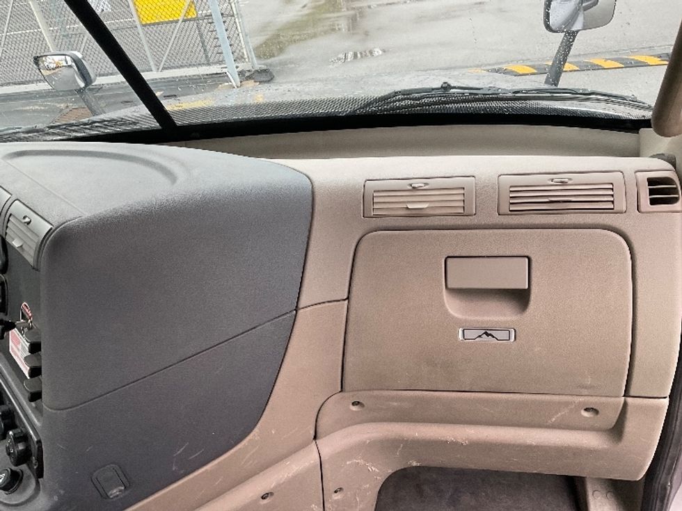 Day Cab Tractor-Heavy Duty Tractors-Freightliner-2019-Cascadia 12564ST-King Of Prussia-PA-142,700\n\t\tmiles-$ 53,000 - Image 13