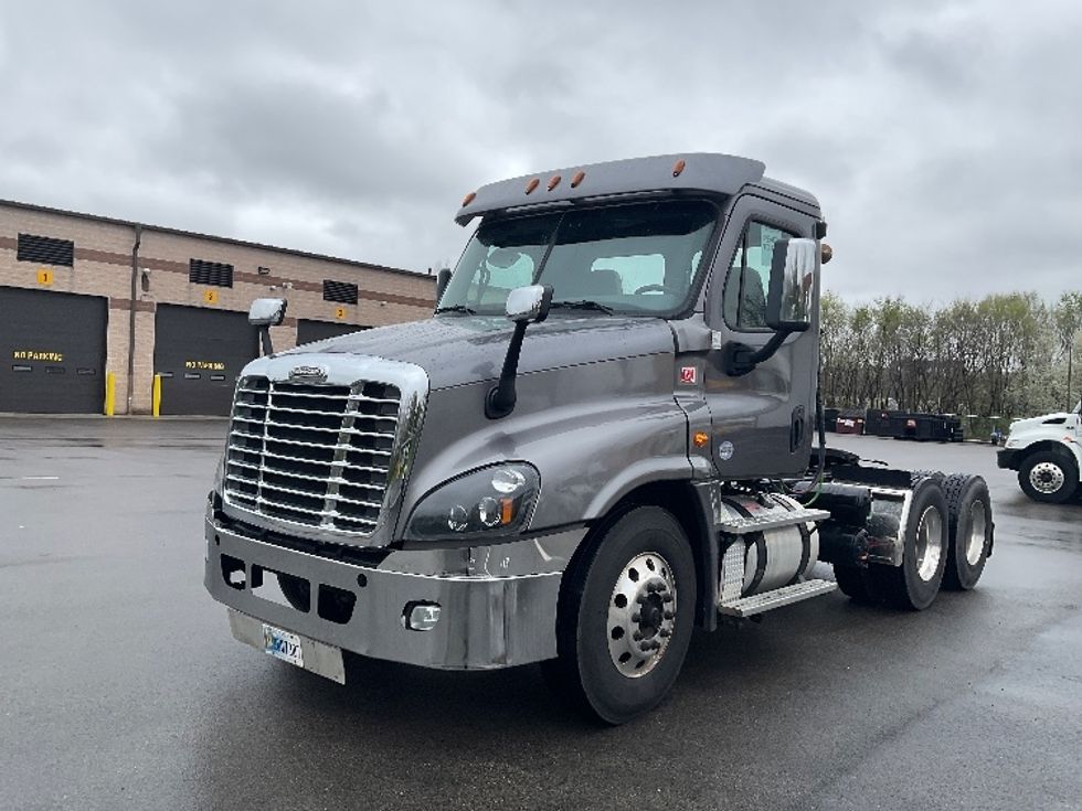 Day Cab Tractor-Heavy Duty Tractors-Freightliner-2019-Cascadia 12564ST-King Of Prussia-PA-142,700\n\t\tmiles-$ 53,000 - Image 3