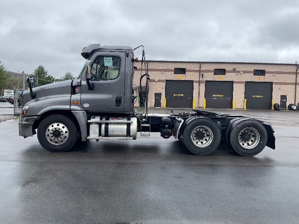 Day Cab Tractor-Heavy Duty Tractors-Freightliner-2019-Cascadia 12564ST-King Of Prussia-PA-142,700\n\t\tmiles-$ 53,000 - Image 4