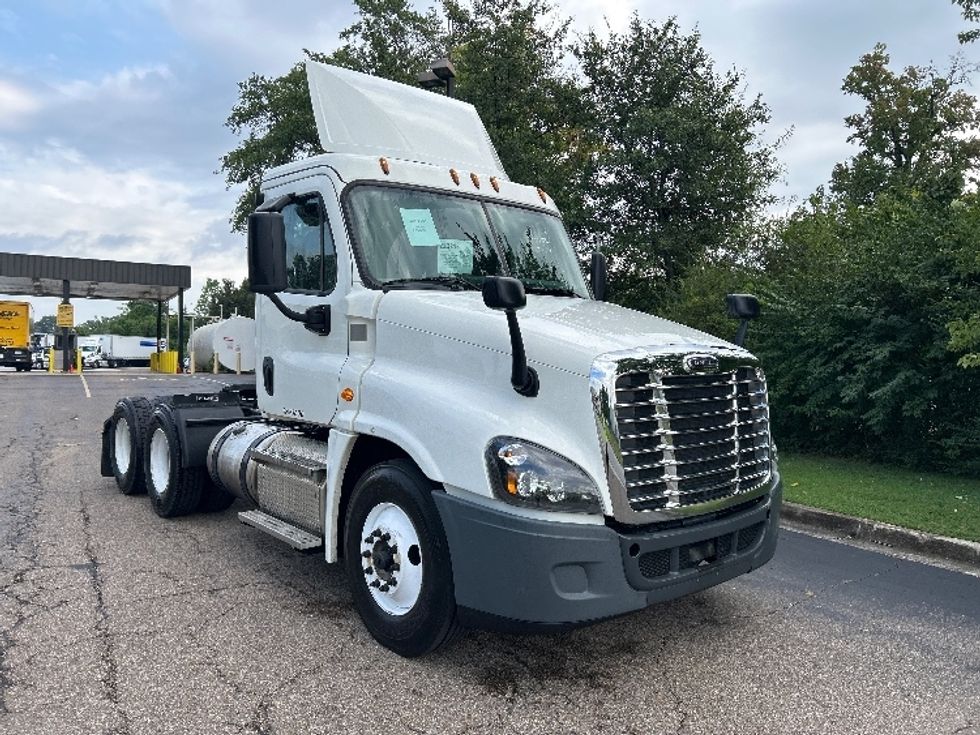 Day Cab Tractor-Heavy Duty Tractors-Freightliner-2019-Cascadia 12564ST-Knoxville-TN-473,247\n\t\tmiles-$ 38,500 - Image 1