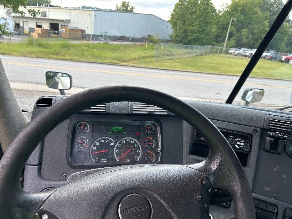 Day Cab Tractor-Heavy Duty Tractors-Freightliner-2019-Cascadia 12564ST-Knoxville-TN-473,247\n\t\tmiles-$ 38,500 - Image 11