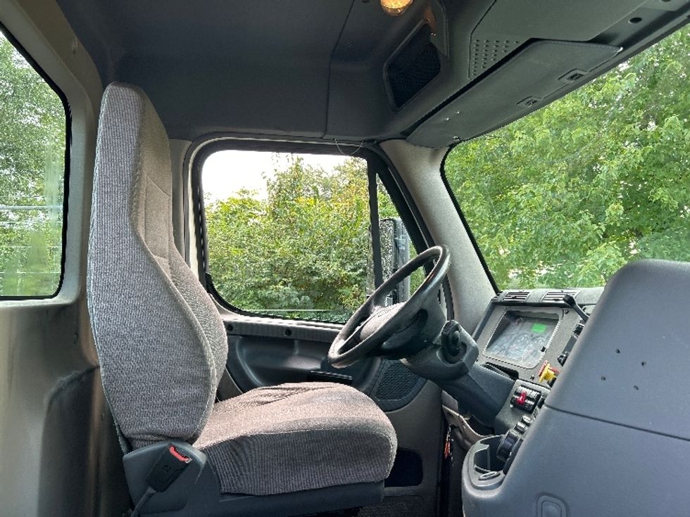 Day Cab Tractor-Heavy Duty Tractors-Freightliner-2019-Cascadia 12564ST-Knoxville-TN-473,247\n\t\tmiles-$ 38,500 - Image 14