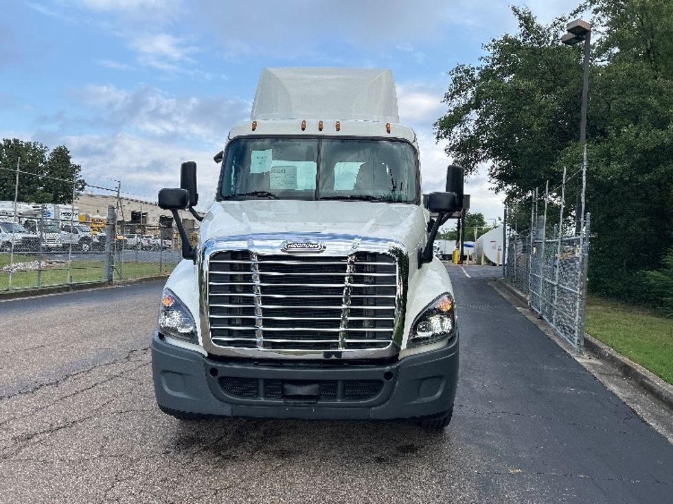 Day Cab Tractor-Heavy Duty Tractors-Freightliner-2019-Cascadia 12564ST-Knoxville-TN-473,247\n\t\tmiles-$ 38,500 - Image 2