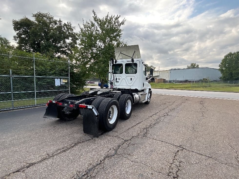 Day Cab Tractor-Heavy Duty Tractors-Freightliner-2019-Cascadia 12564ST-Knoxville-TN-473,247\n\t\tmiles-$ 38,500 - Image 7