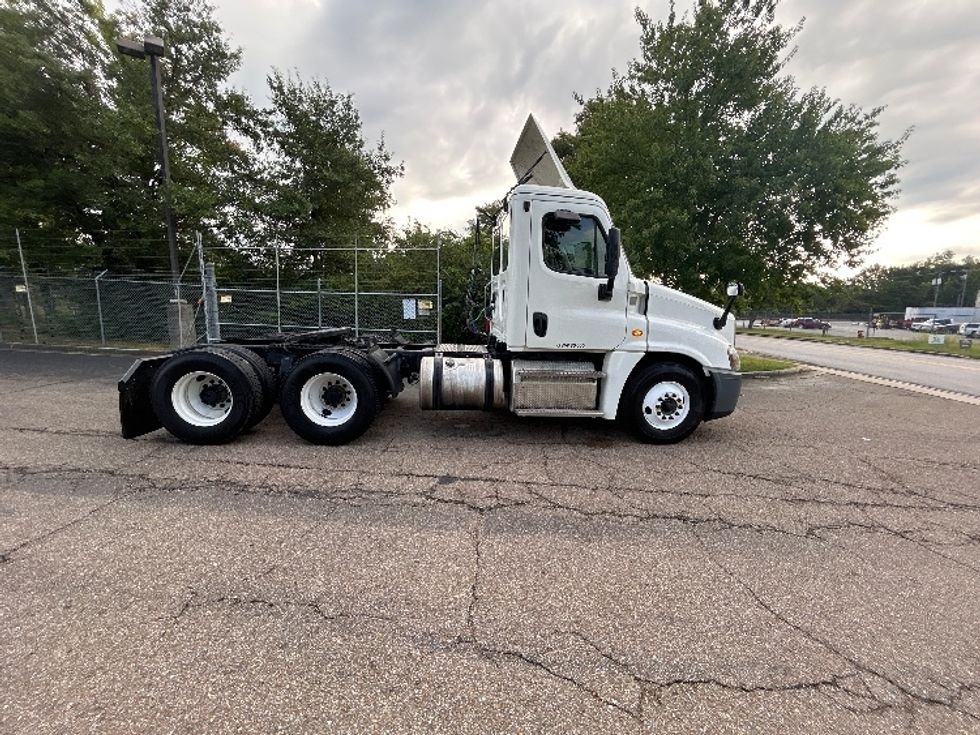 Day Cab Tractor-Heavy Duty Tractors-Freightliner-2019-Cascadia 12564ST-Knoxville-TN-473,247\n\t\tmiles-$ 38,500 - Image 8