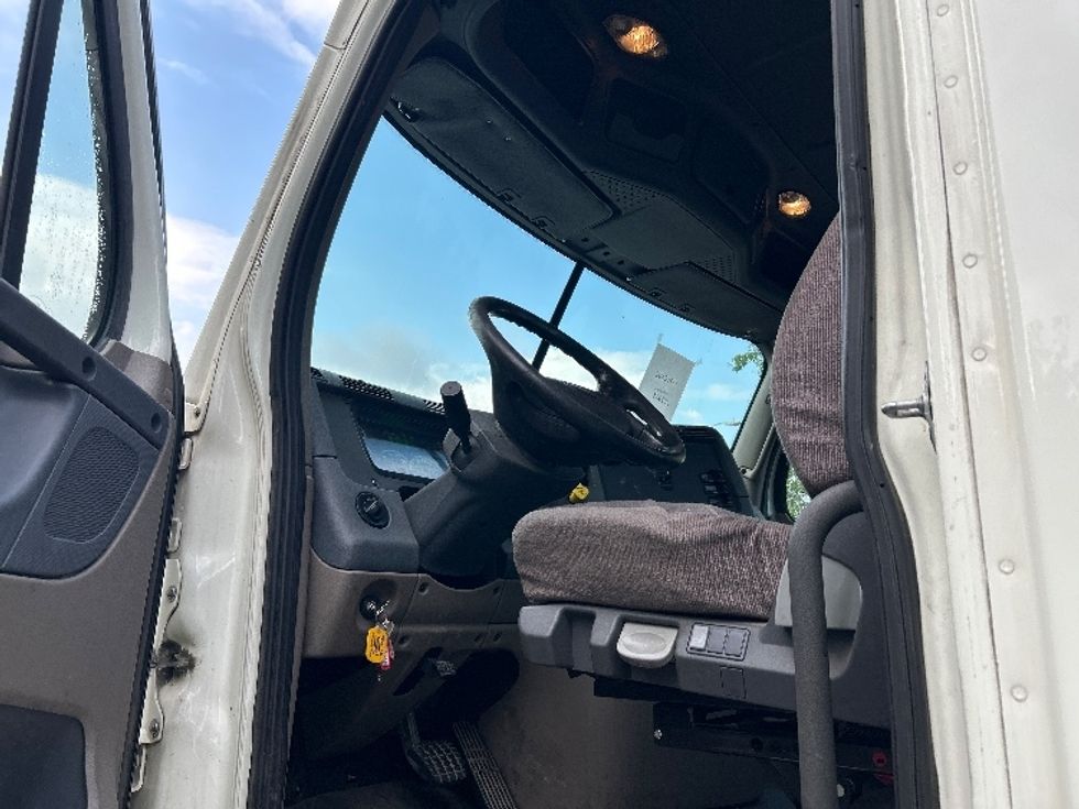 Day Cab Tractor-Heavy Duty Tractors-Freightliner-2019-Cascadia 12564ST-Knoxville-TN-473,247\n\t\tmiles-$ 38,500 - Image 9