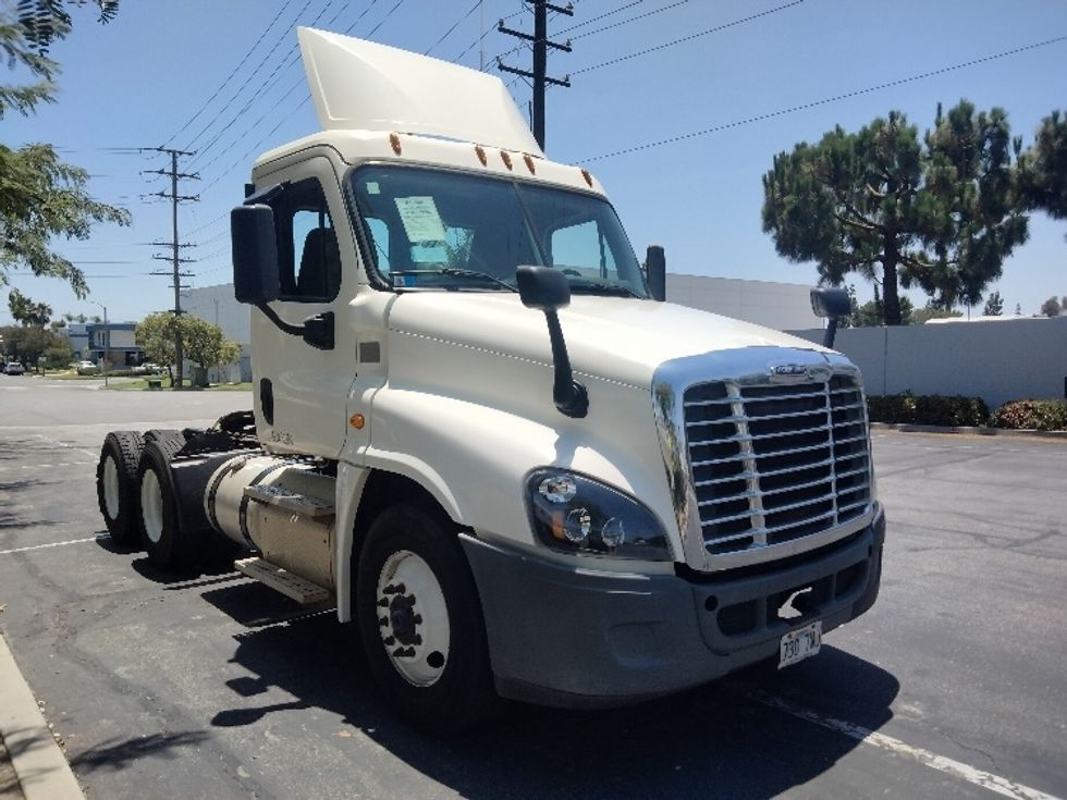 Day Cab Tractor-Heavy Duty Tractors-Freightliner-2019-Cascadia 12564ST-La Mirada-CA-73,889\n\t\tmiles-$ 46,250 - Image 1