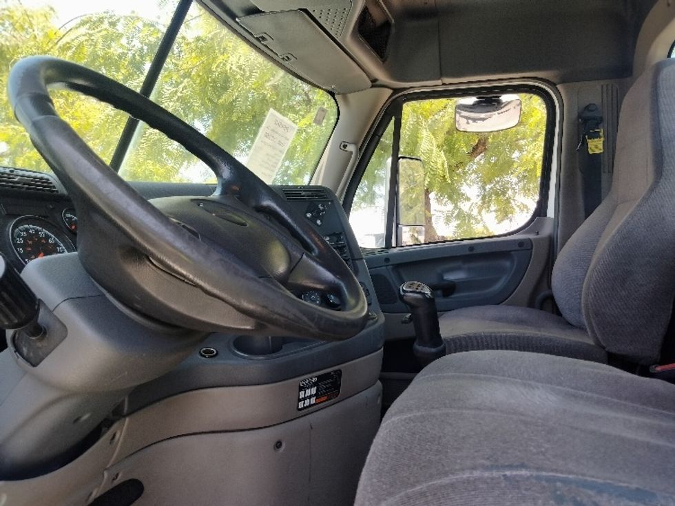 Day Cab Tractor-Heavy Duty Tractors-Freightliner-2019-Cascadia 12564ST-La Mirada-CA-73,889\n\t\tmiles-$ 46,250 - Image 10