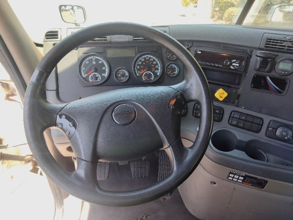 Day Cab Tractor-Heavy Duty Tractors-Freightliner-2019-Cascadia 12564ST-La Mirada-CA-73,889\n\t\tmiles-$ 46,250 - Image 11