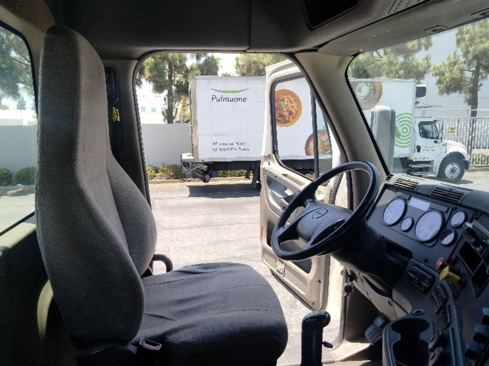 Day Cab Tractor-Heavy Duty Tractors-Freightliner-2019-Cascadia 12564ST-La Mirada-CA-73,889\n\t\tmiles-$ 46,250 - Image 14