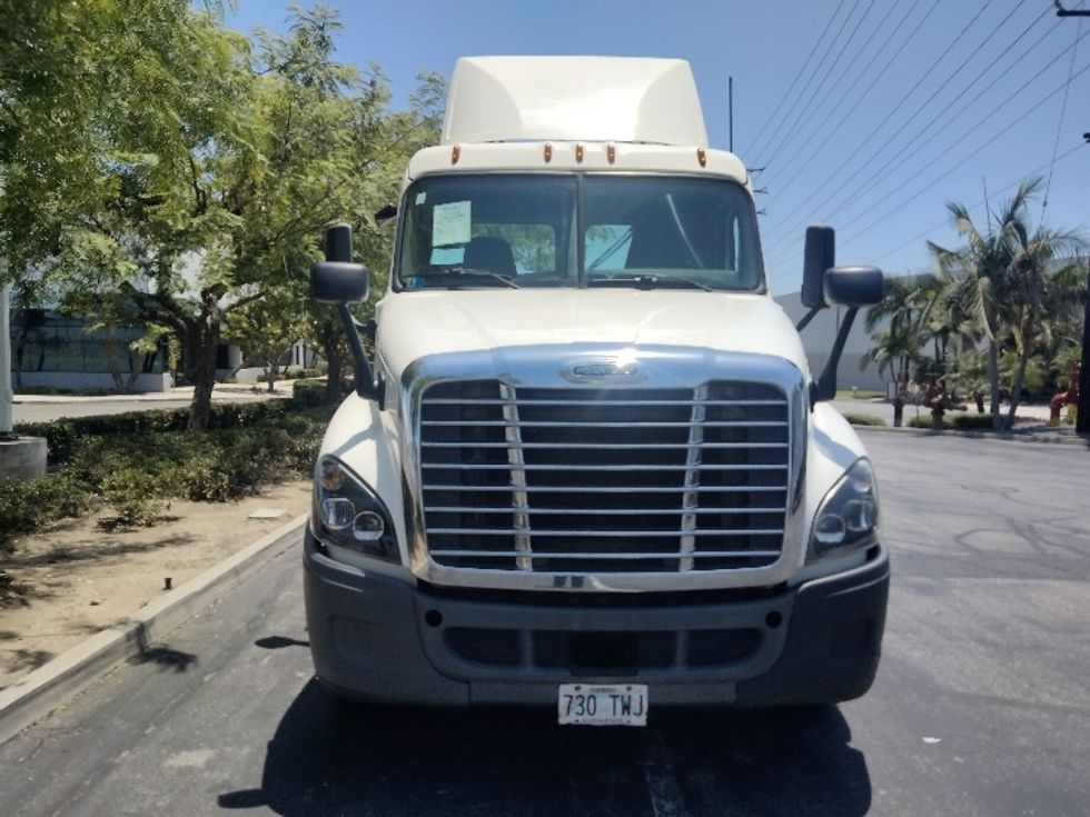 Day Cab Tractor-Heavy Duty Tractors-Freightliner-2019-Cascadia 12564ST-La Mirada-CA-73,889\n\t\tmiles-$ 46,250 - Image 2