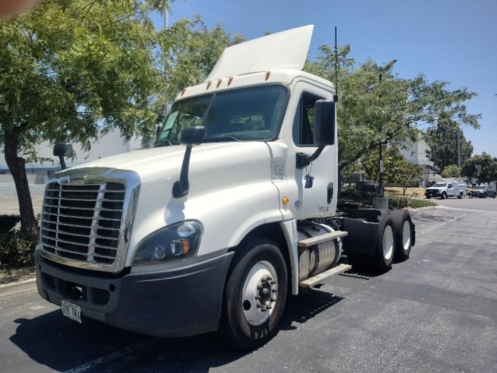 Day Cab Tractor-Heavy Duty Tractors-Freightliner-2019-Cascadia 12564ST-La Mirada-CA-73,889\n\t\tmiles-$ 46,250 - Image 3
