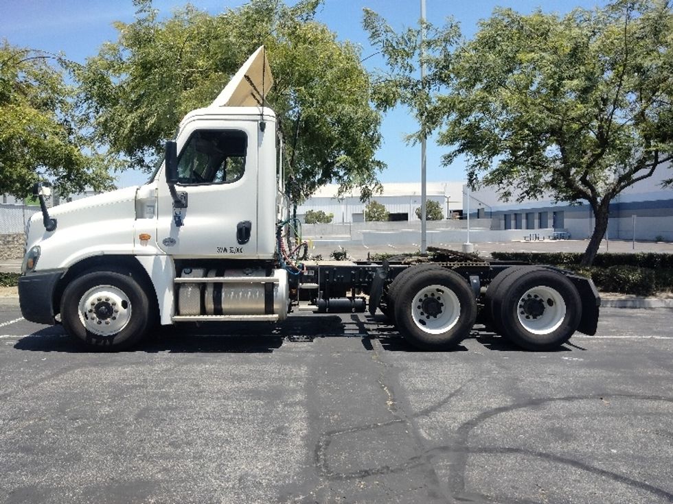 Day Cab Tractor-Heavy Duty Tractors-Freightliner-2019-Cascadia 12564ST-La Mirada-CA-73,889\n\t\tmiles-$ 46,250 - Image 4