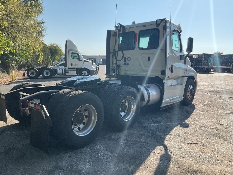 Day Cab Tractor-Heavy Duty Tractors-Freightliner-2019-Cascadia 12564ST-La Porte-IN-352,893\n\t\tmiles-$ 42,250 - Image 7