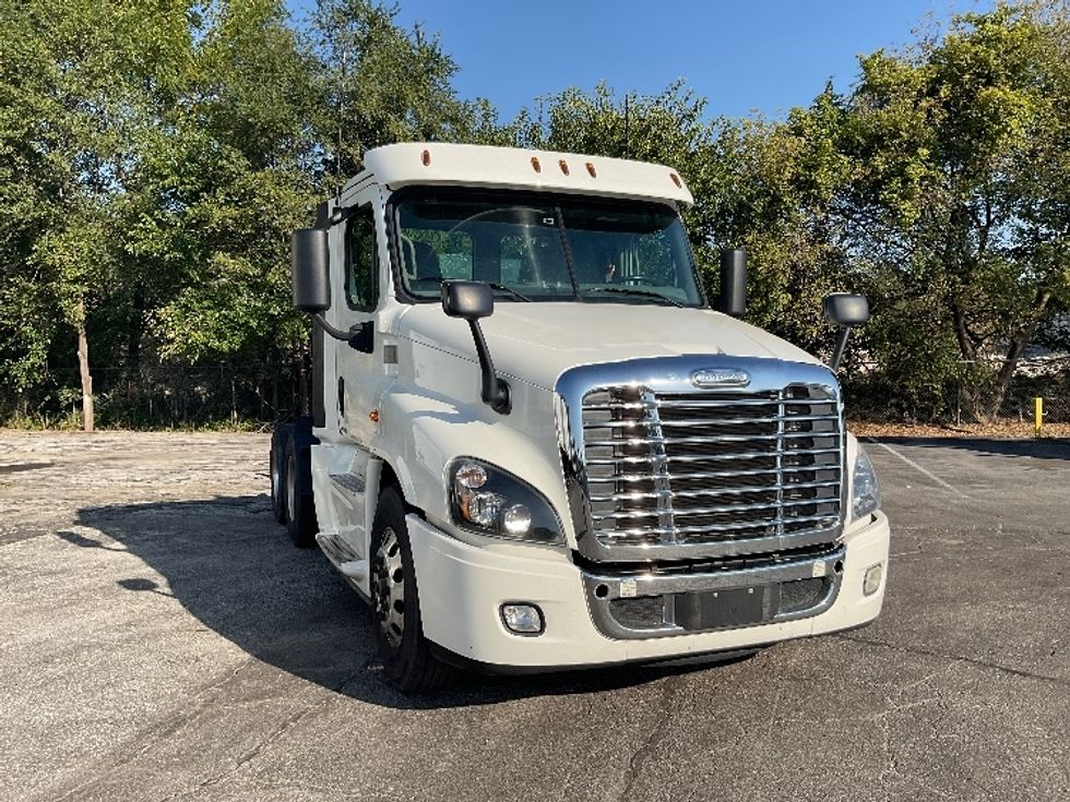 Day Cab Tractor-Heavy Duty Tractors-Freightliner-2019-Cascadia 12564ST-La Porte-IN-444,233\n\t\tmiles-$ 37,500 - Image 1