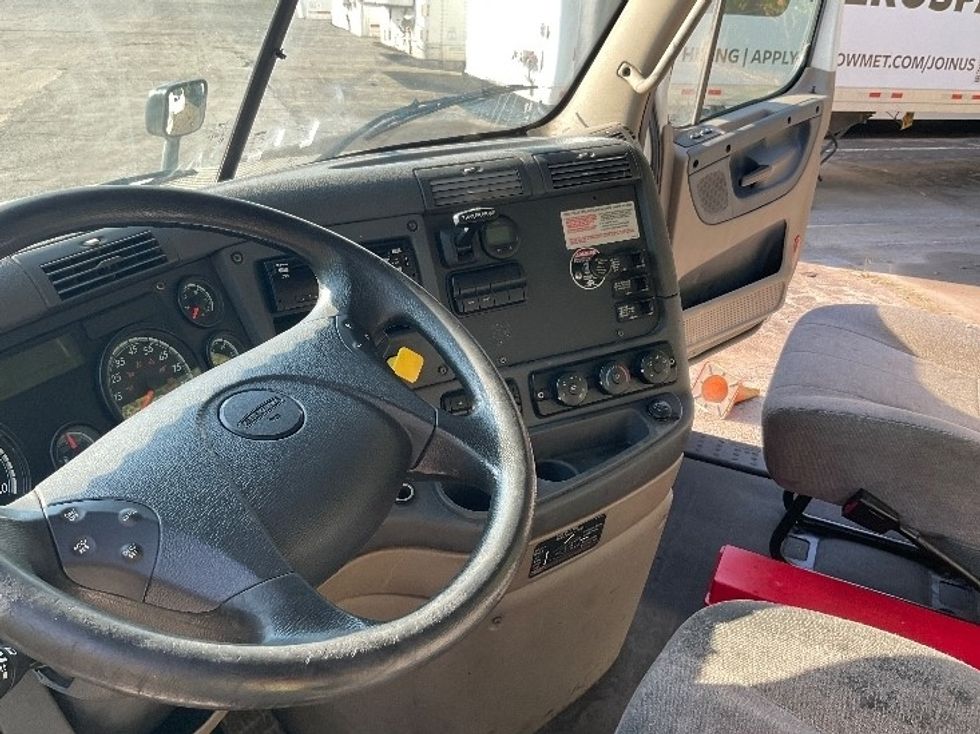 Day Cab Tractor-Heavy Duty Tractors-Freightliner-2019-Cascadia 12564ST-La Porte-IN-444,233\n\t\tmiles-$ 37,500 - Image 10